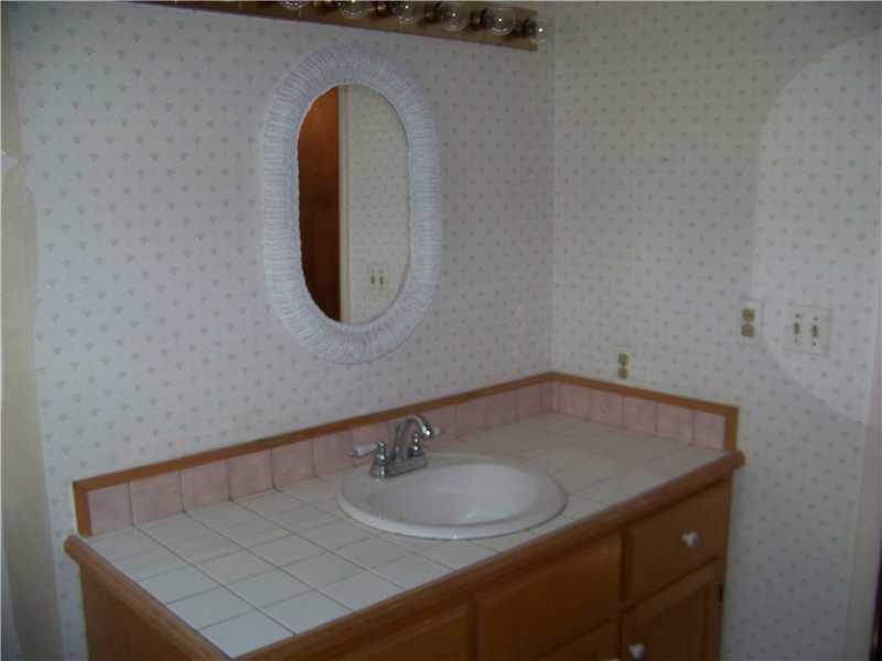 540 McCombs Road Venetia, PA 15367 - Photo 19 of 25 Full Bath.