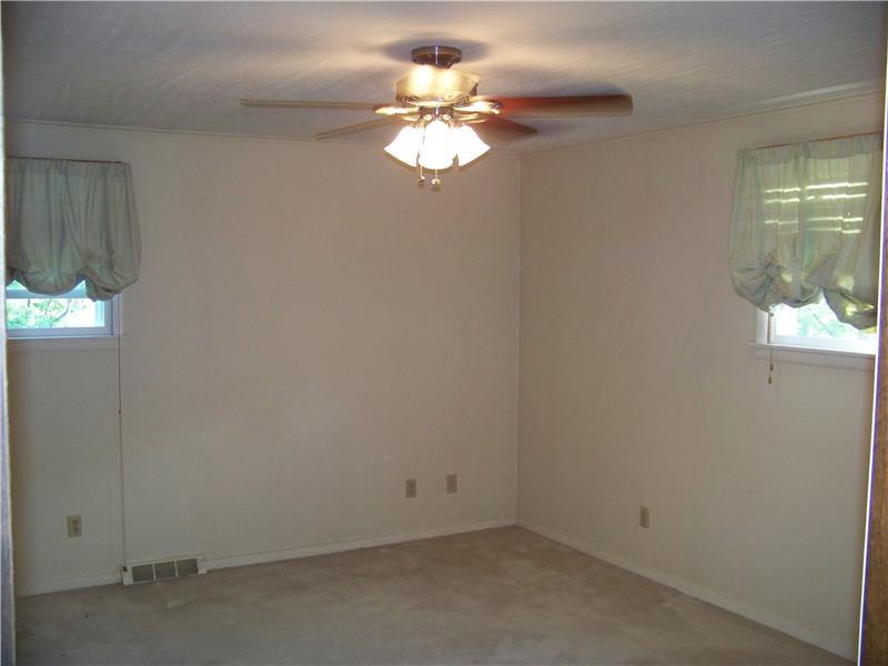 540 McCombs Road Venetia, PA 15367 - Photo 22 of 25 Bedroom.