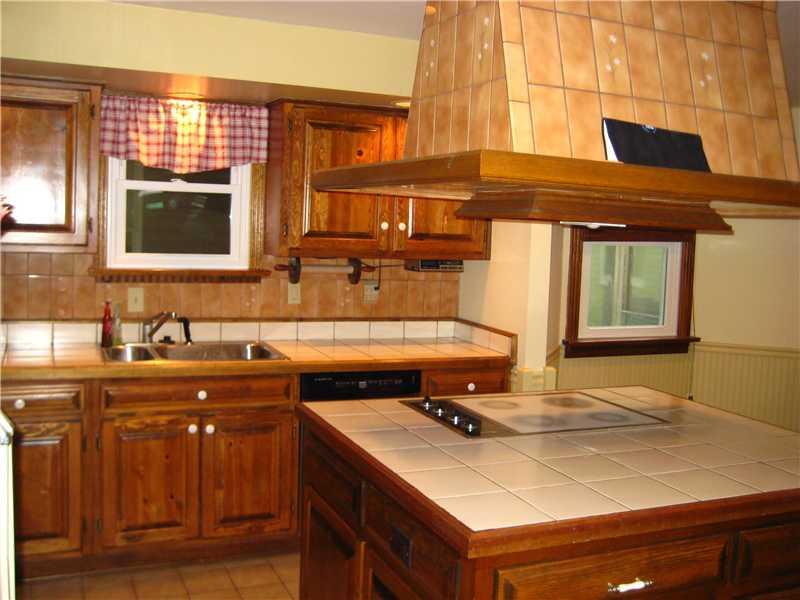 540 McCombs Road Venetia, PA 15367 - Photo 5 of 25 Kitchen.