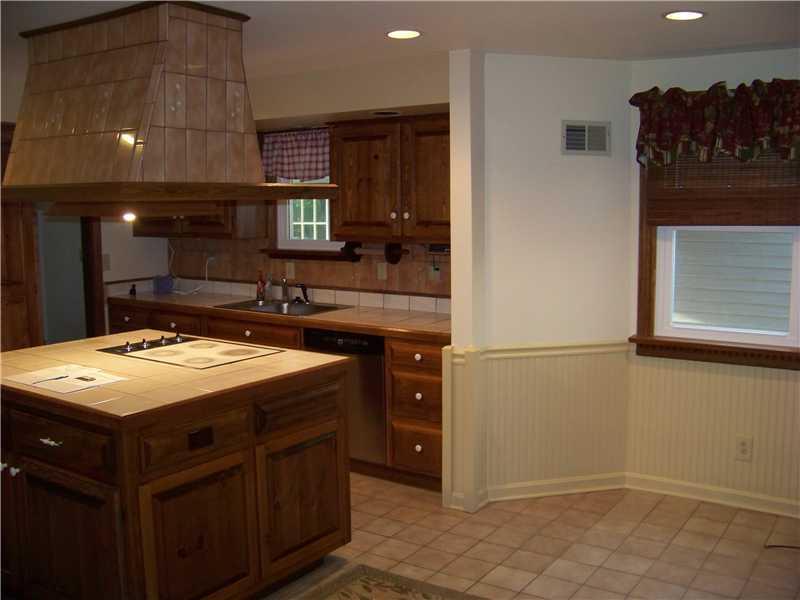 540 McCombs Road Venetia, PA 15367 - Photo 6 of 25 Kitchen.