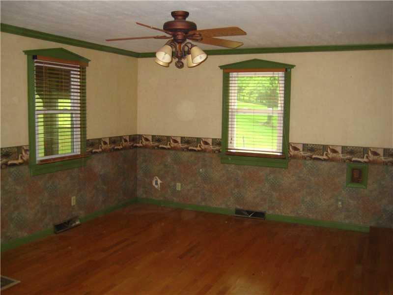 540 McCombs Road Venetia, PA 15367 - Photo 9 of 25 Family Room.