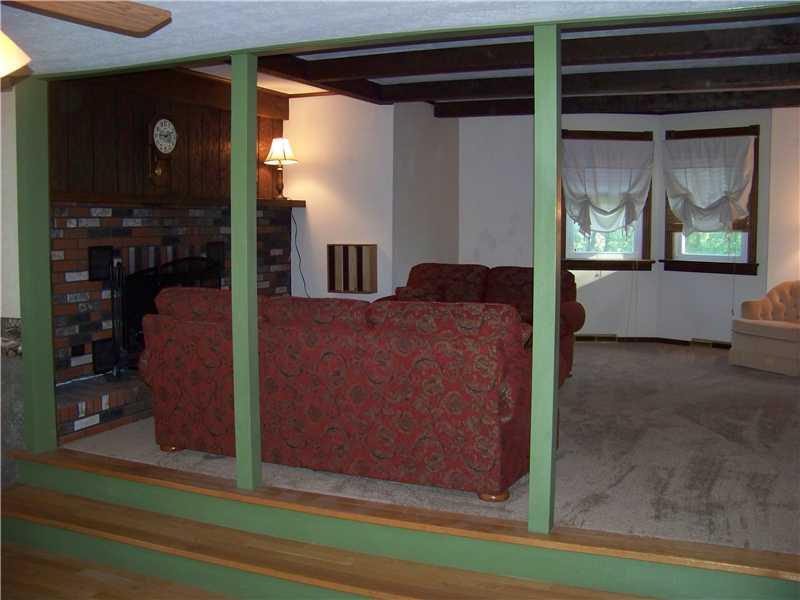 540 McCombs Road Venetia, PA 15367 - Photo 10 of 25 Living Room.