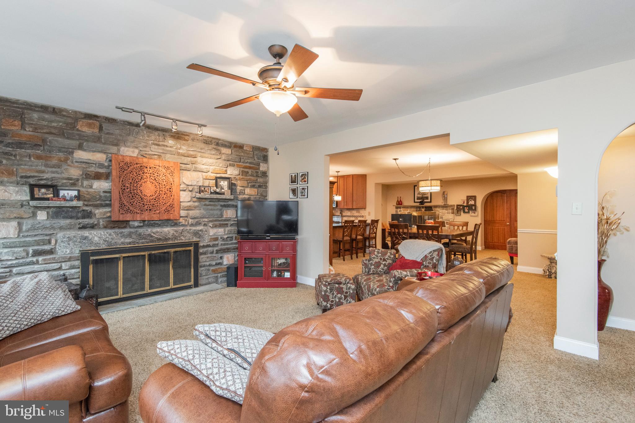 723 Martens Lane Springfield, PA 19064 - Photo 4 of 35 Living Room