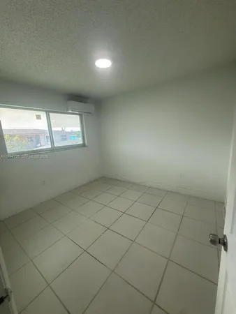 $1,800 | 2622 Northwest 24th Street, Unit 3B, Miami, FL 33142