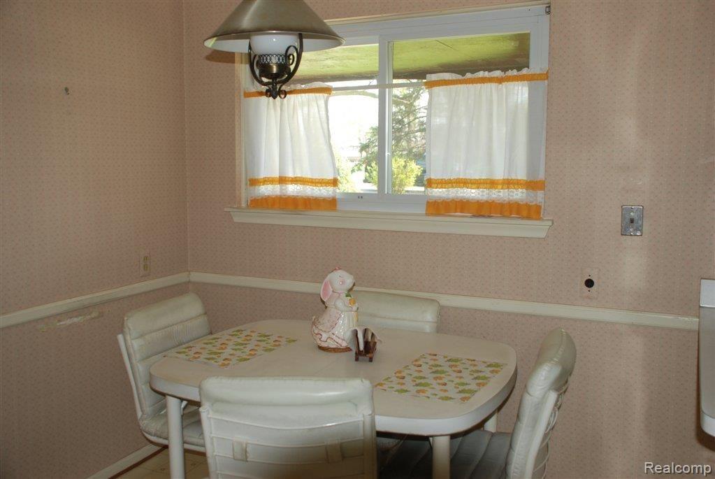 28001 Farmington Road Farmington, MI 48334 - Photo 10 of 25 BRKSFT AREA