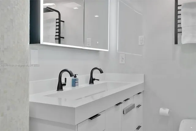 $4,000 | 2501 South Ocean Drive, Unit 1515, Hollywood, FL 33019