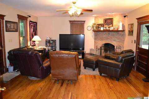9777 Tangent Road Tecumseh, MI 49286 - Photo 4 of 25 20366961-3.JPG