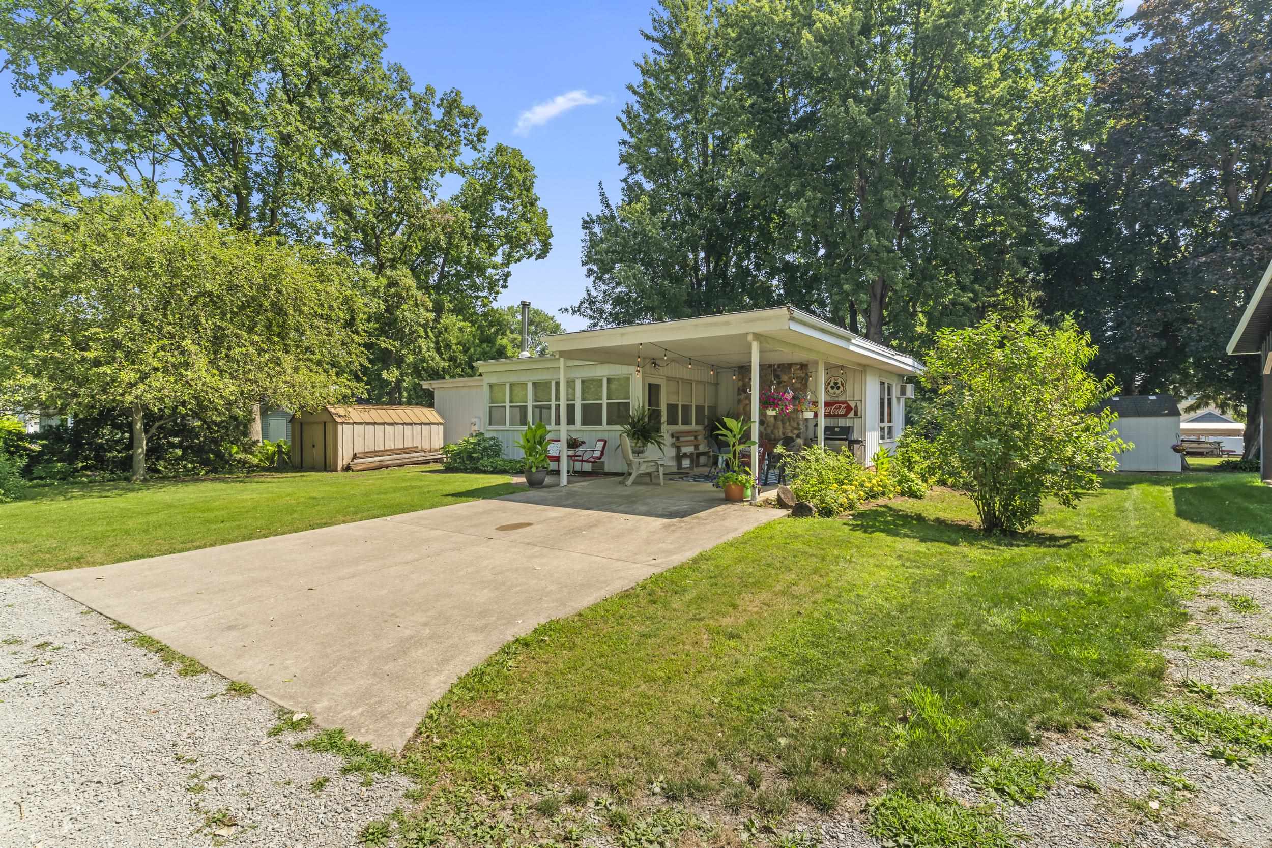 2073 Point Comfort Road Oshkosh, WI 54902 - Photo 2 of 32 Gallery Image 2