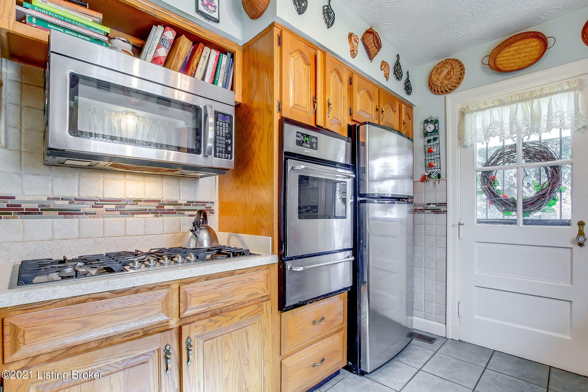 3307 Thrush Road Louisville, KY 40213 - Photo 9 of 27 Eat-in-Kitchen