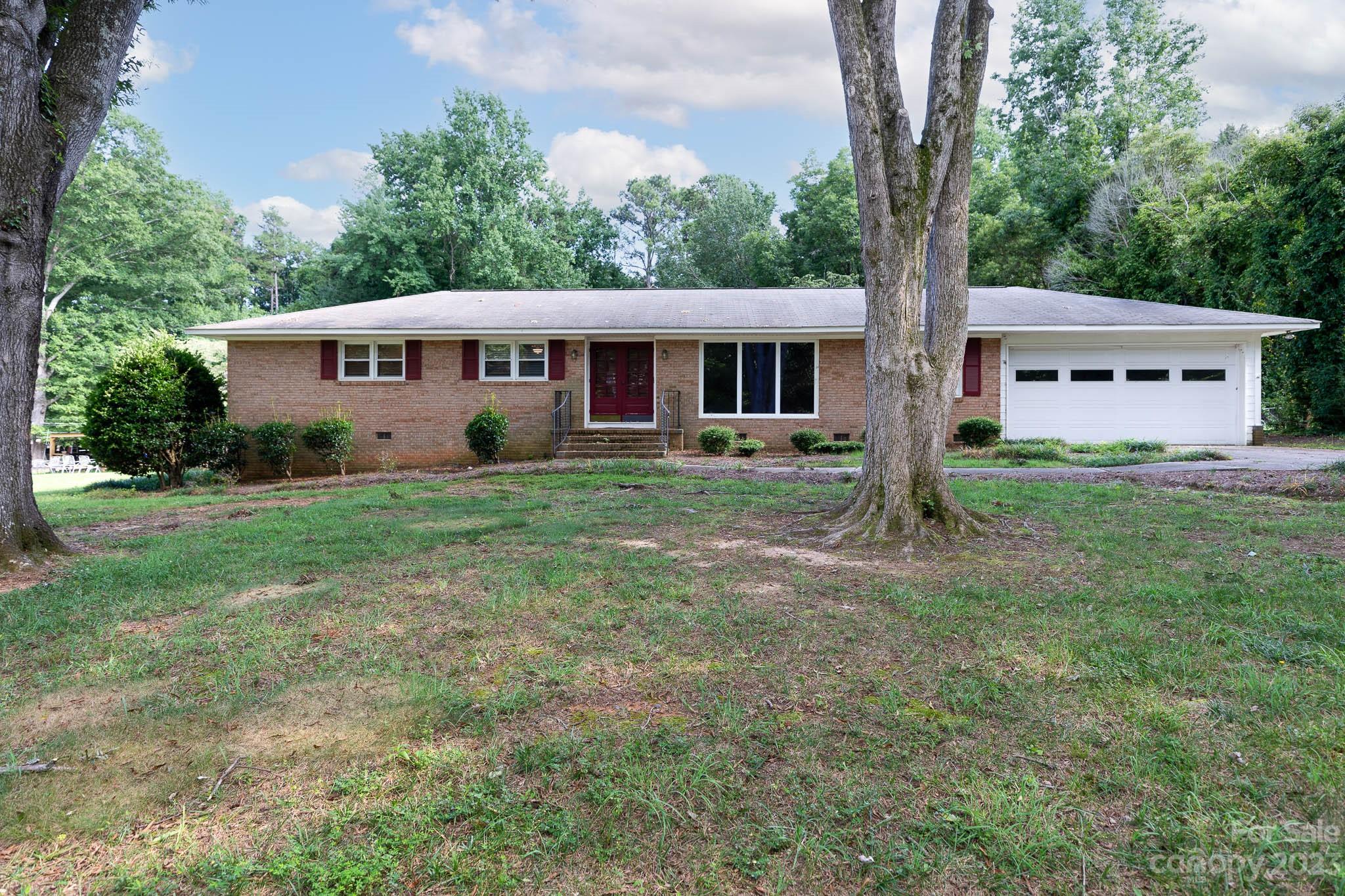 480 Plantation Road Rock Hill, SC 29732 - Photo 1 of 31 a front view of a house with garden