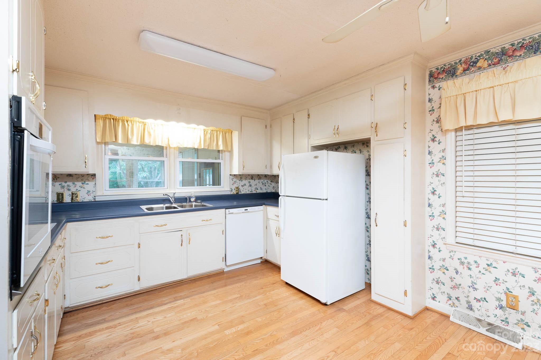 480 Plantation Road Rock Hill, SC 29732 - Photo 7 of 31 a kitchen with granite countertop white cabinets and white appliances