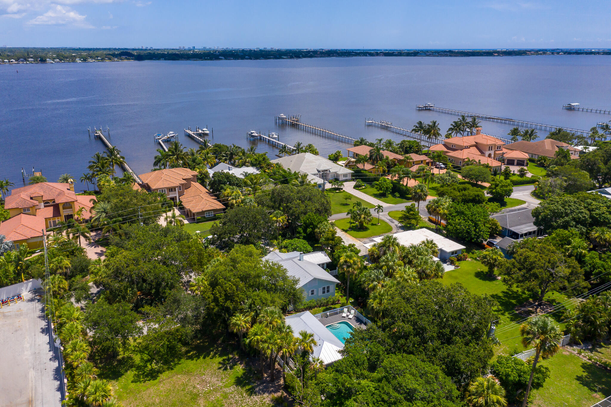 708 Southeast Riverside Drive Stuart, FL 34994 - Photo 3 of 40 42-print-photo-42