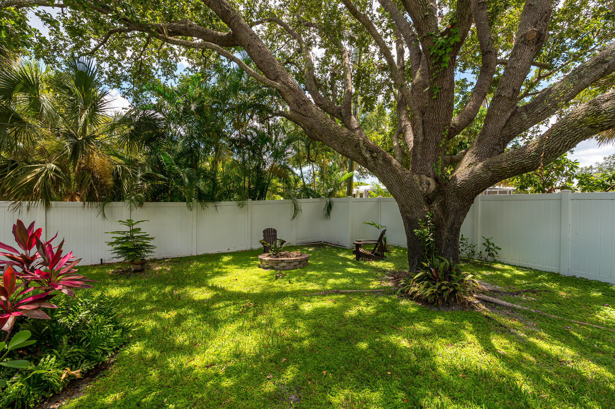 708 Southeast Riverside Drive Stuart, FL 34994 - Photo 9 of 40 32-print-photo-32