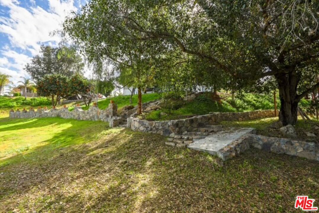 335 Morro Hills Road Fallbrook, CA 92028 - Photo 11 of 34