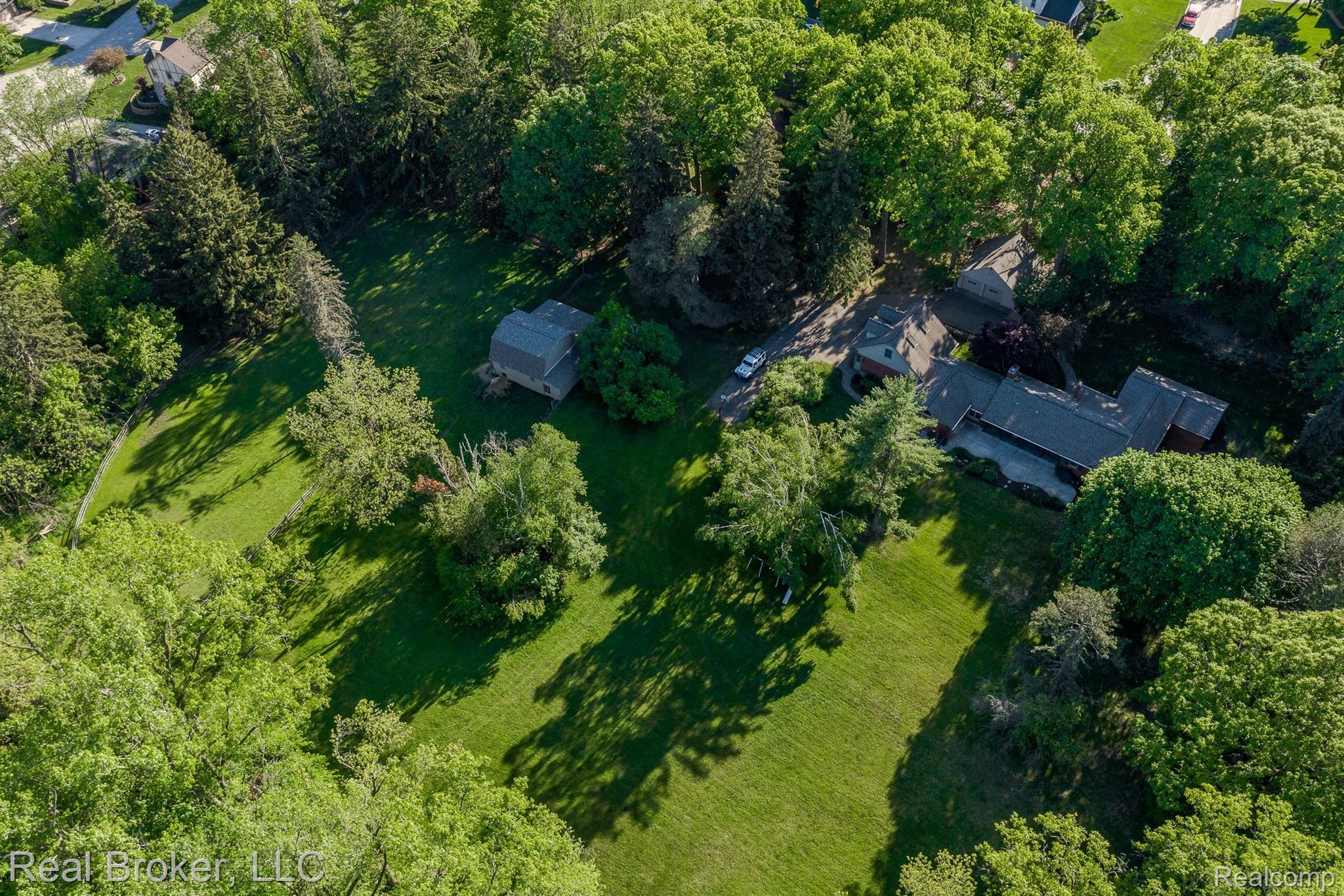 1300 Grandview Drive Rochester, MI 48306 - Photo 2 of 6 Gallery Image 2