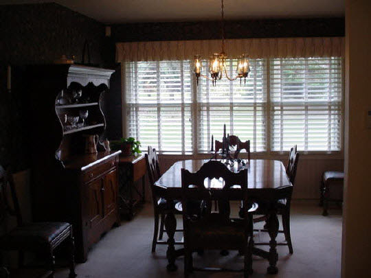 4851 Welsh Road Rockford, IL 61107 - Photo 5 of 6 a view of a dining room with furniture and chandelier
