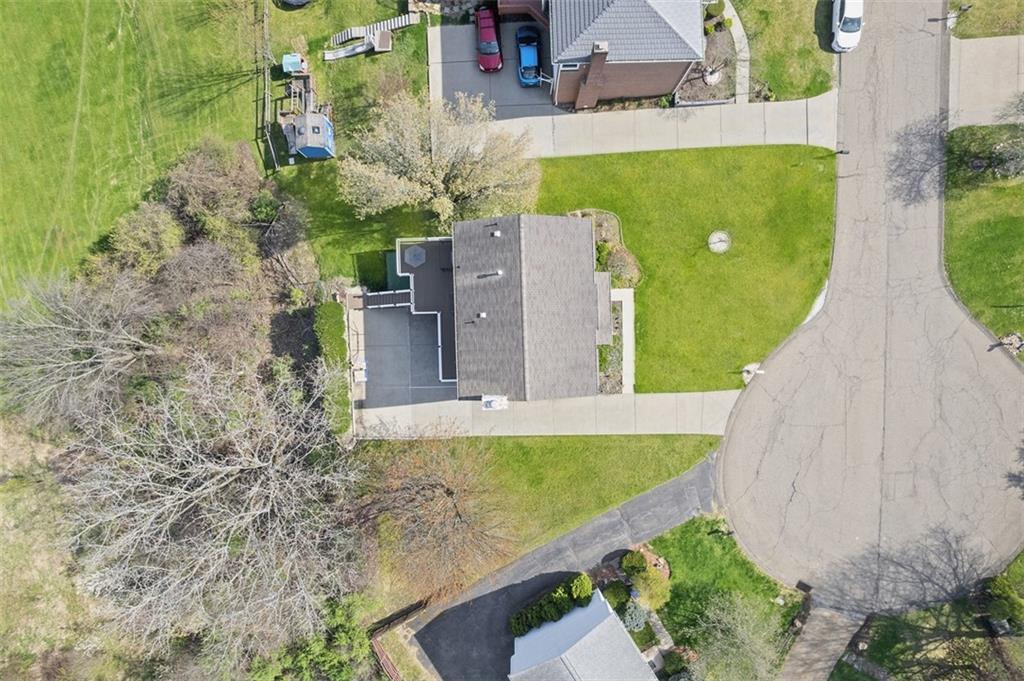 216 Briar Path Imperial, PA 15126 - Photo 38 of 39 an aerial view of a house with a yard