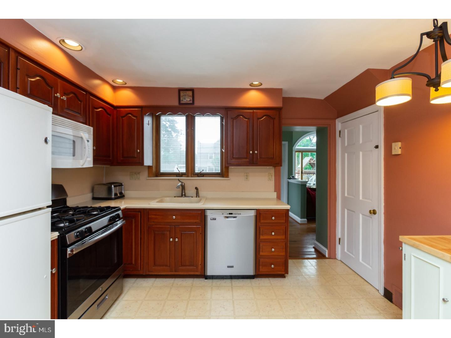 317 Fairview Road Springfield, PA 19064 - Photo 10 of 25