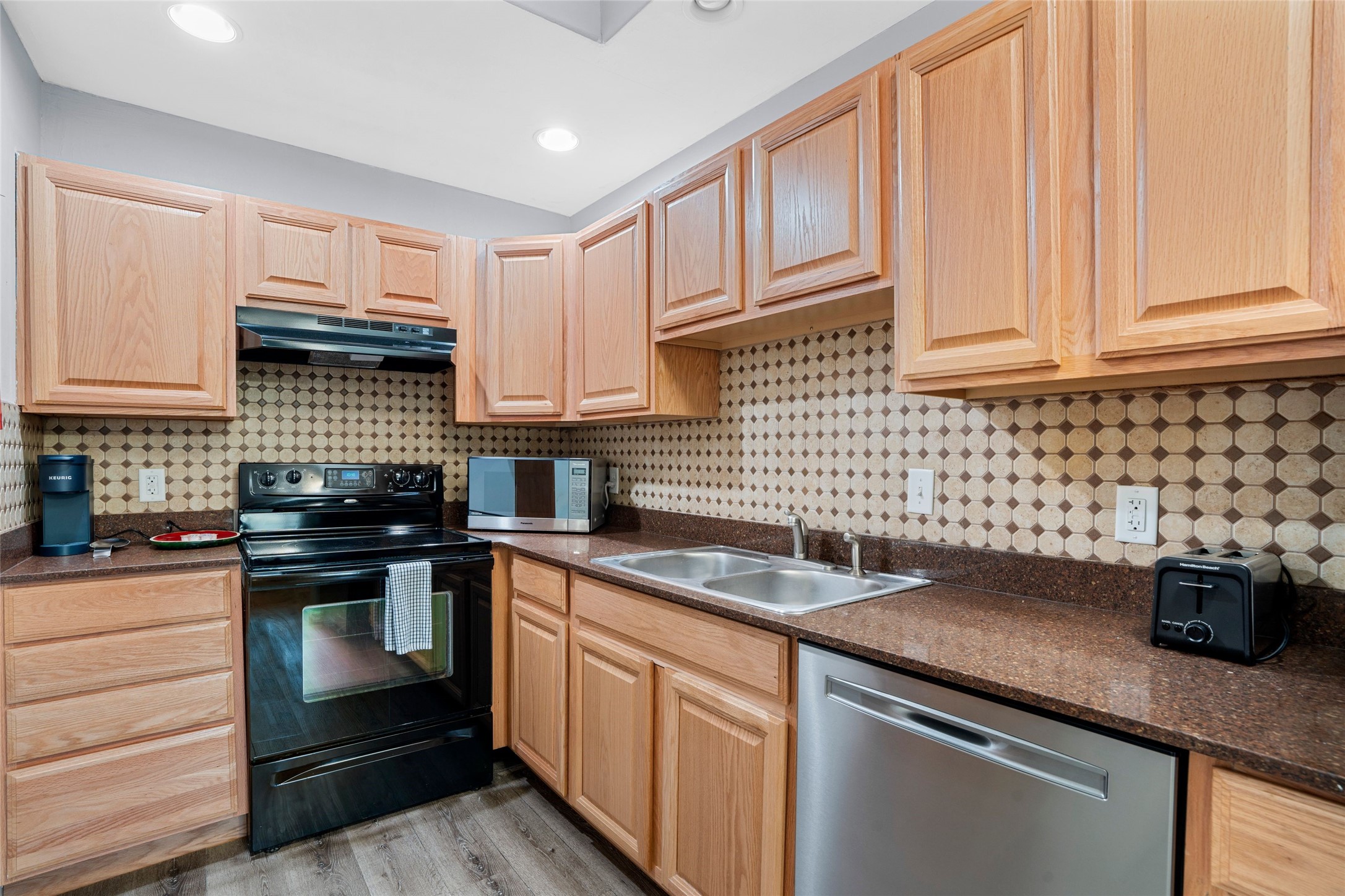 1661 Cerro Gordo Road, Unit E Santa Fe, NM 87501 - Photo 31 of 50 Casita Kitchen