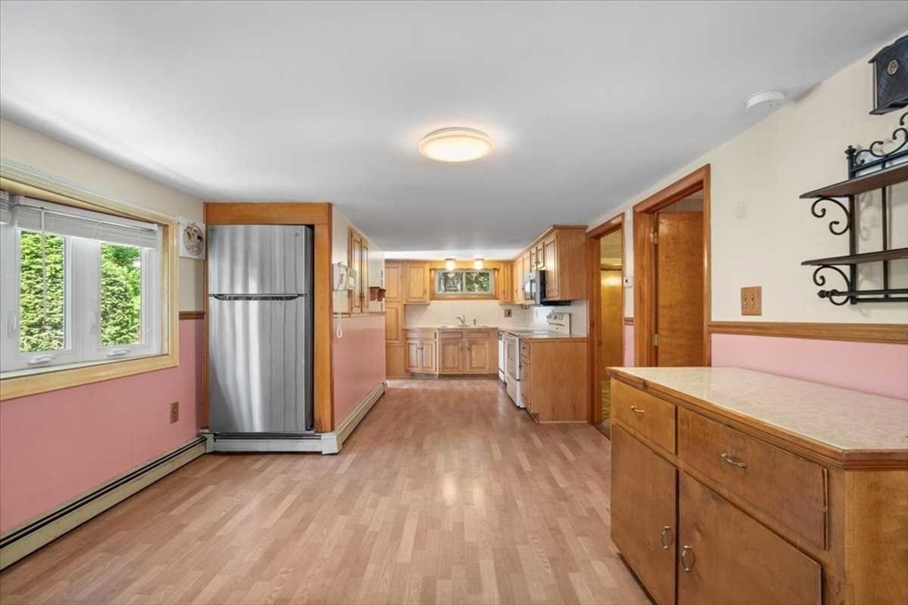 11 Pocono Road Worcester, MA 01605 - Photo 4 of 32