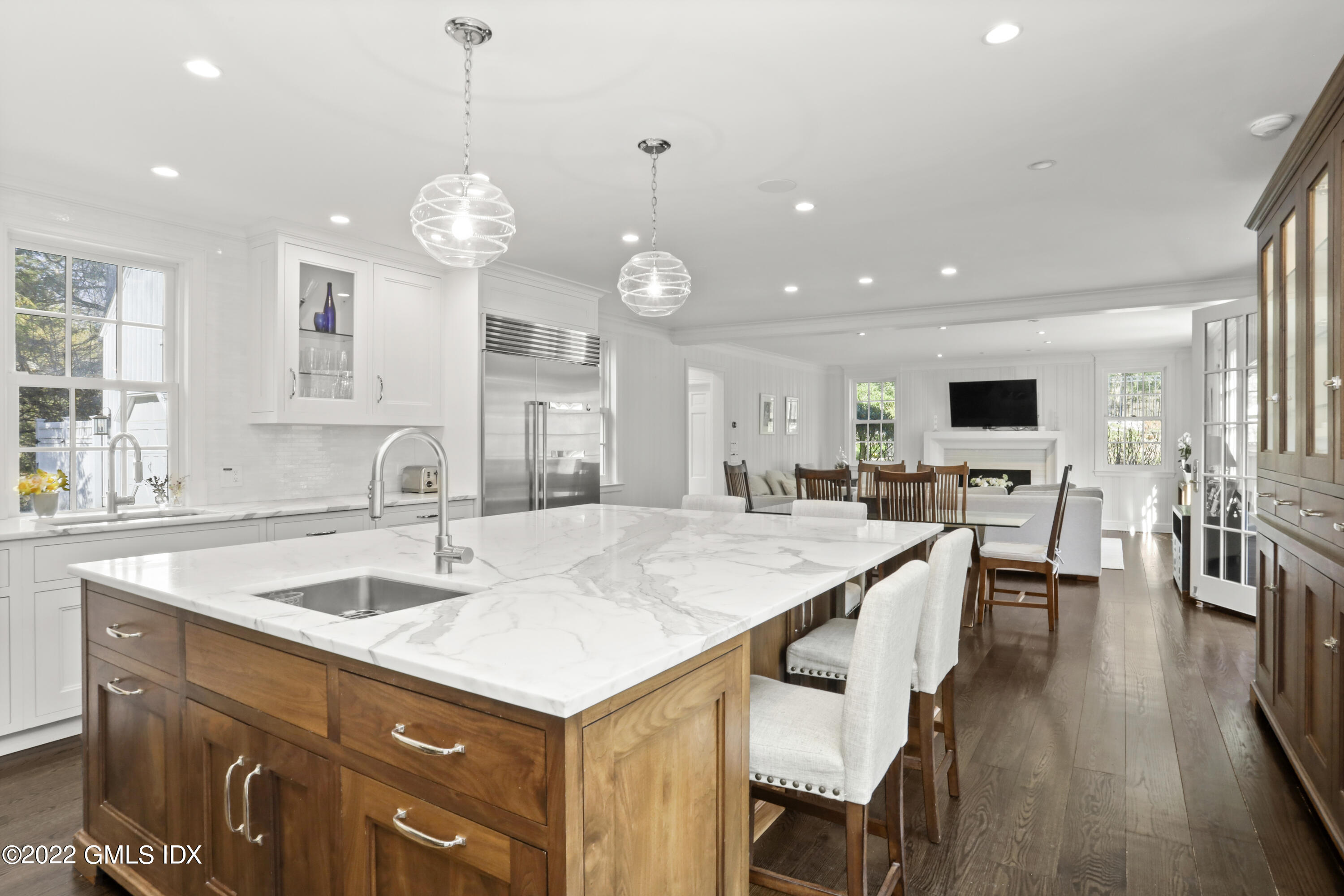 99 Husted Lane Greenwich, CT 06830 - Photo 8 of 27 a large kitchen with a table and chairs