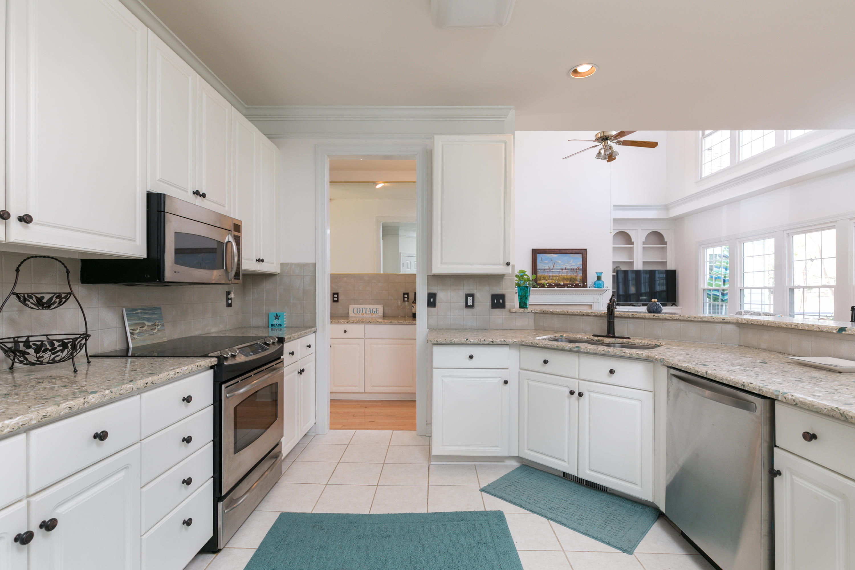 3052 Linksland Road Mount Pleasant, SC 29466 - Photo 18 of 33 Updated Kitchen