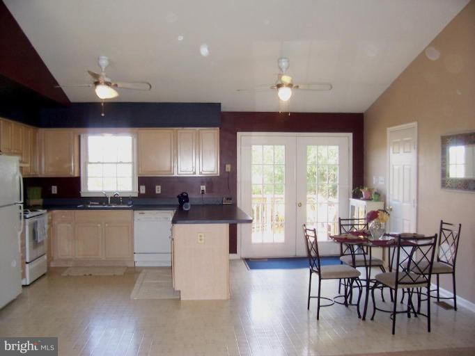 8128 Bailey Road Warrenton, VA 20186 - Photo 5 of 22 Kitchen