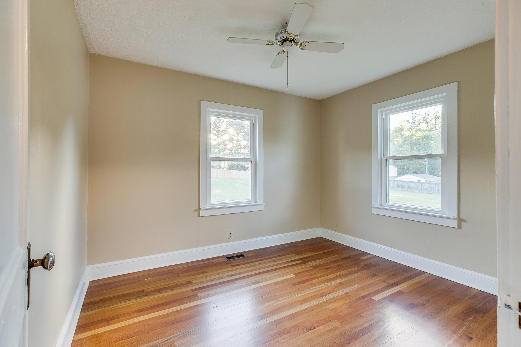 2037 Dave Buck Road Johnson City, TN 37601 - Photo 26 of 49 026