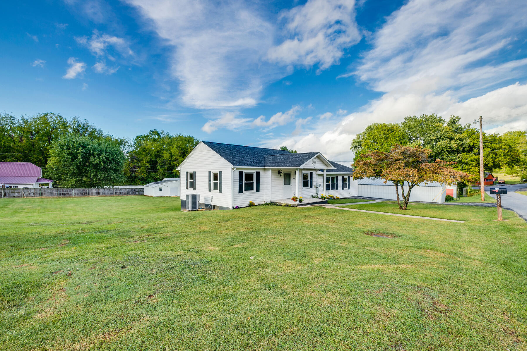 2037 Dave Buck Road Johnson City, TN 37601 - Photo 3 of 49 003