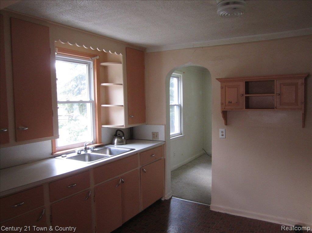 2957 Wisconsin Road Troy, MI 48083 - Photo 3 of 13 Kitchen
