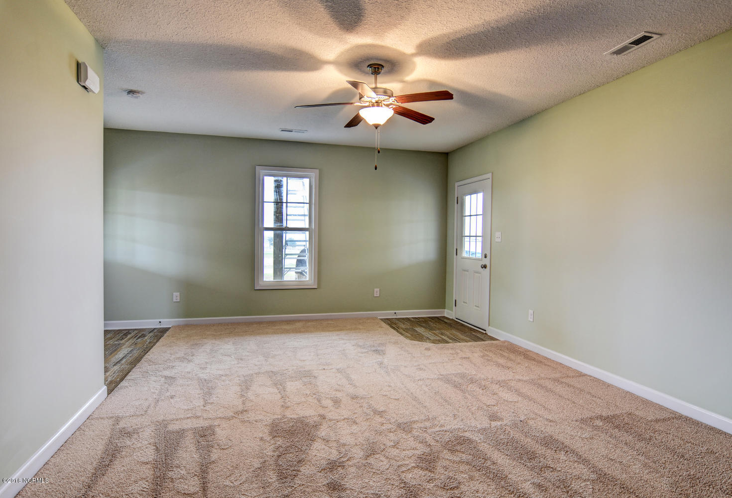112 Shell Rock Lane Hubert, NC 28539 - Photo 5 of 31 104 Shell Rock Ln Hubert NC-large-005-18