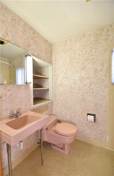 1375 Hamilton Road Pittsburgh, PA 15234 - Photo 14 of 16 Gallery Image 14