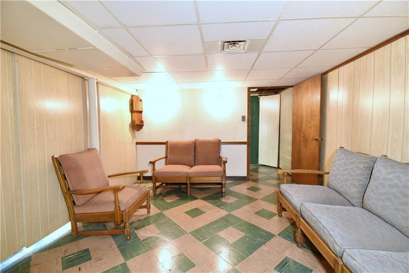 1375 Hamilton Road Pittsburgh, PA 15234 - Photo 15 of 16 Gallery Image 15