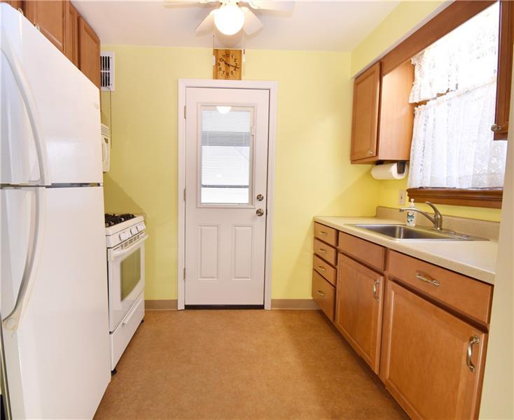 1375 Hamilton Road Pittsburgh, PA 15234 - Photo 6 of 16 Gallery Image 6