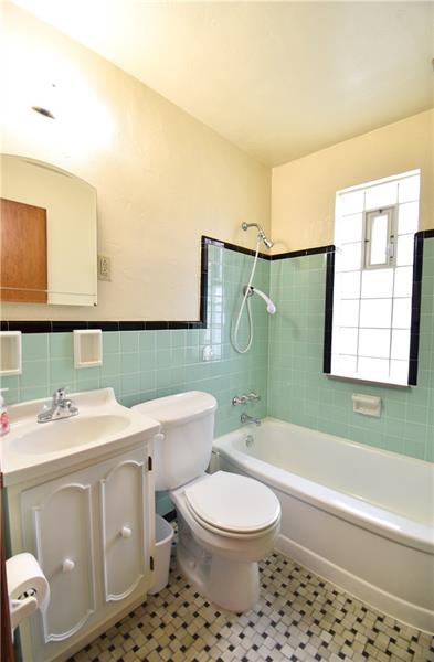 1375 Hamilton Road Pittsburgh, PA 15234 - Photo 10 of 16 Gallery Image 10
