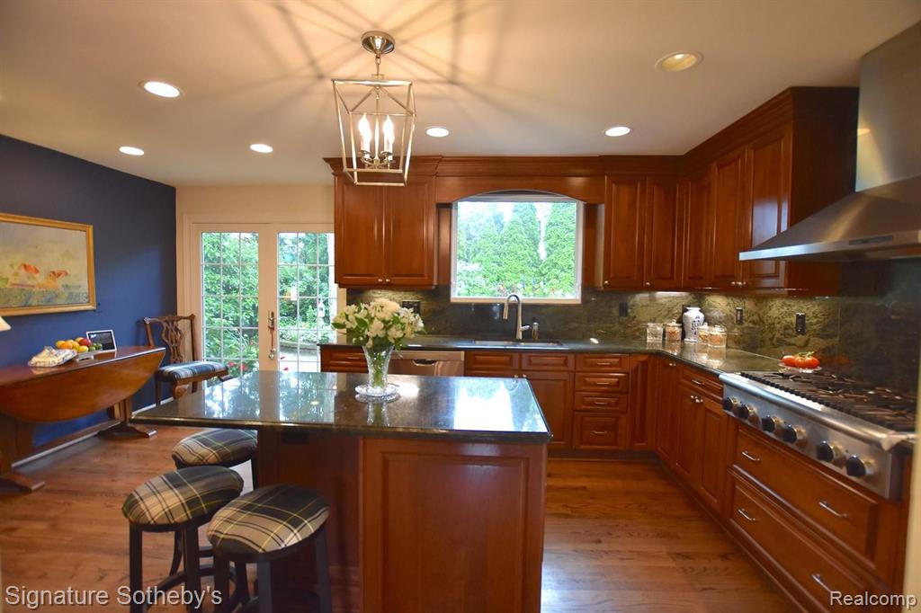 275 Hamilton Road Bloomfield Hills, MI 48301 - Photo 15 of 47