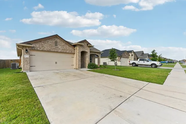 a view of an house with backyard space and porch