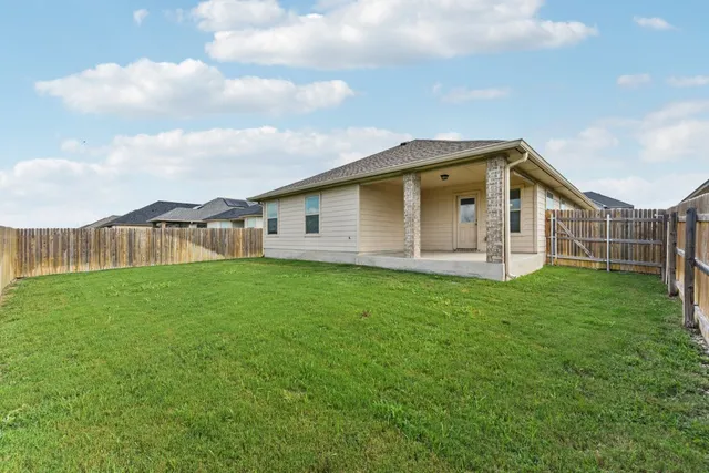a view of a house with backyard and garden