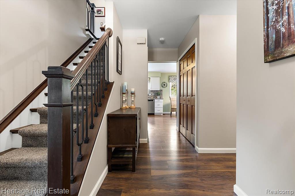 393 Coldiron Drive Rochester Hills, MI 48307 - Photo 3 of 51