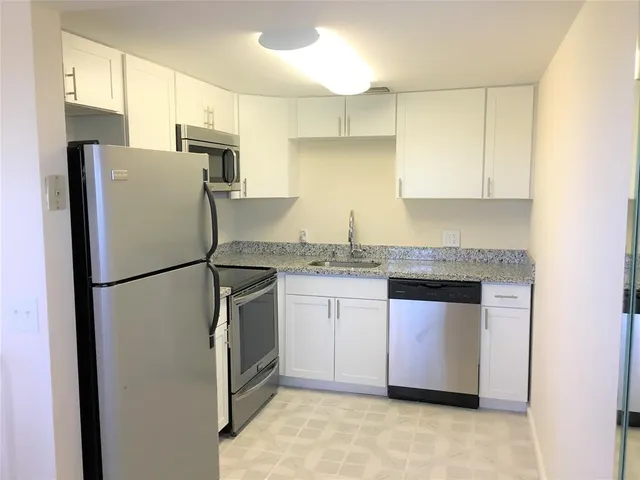 $1,800 | 551 Southwest 135th Avenue, Unit 405B, Pembroke Pines, FL 33027