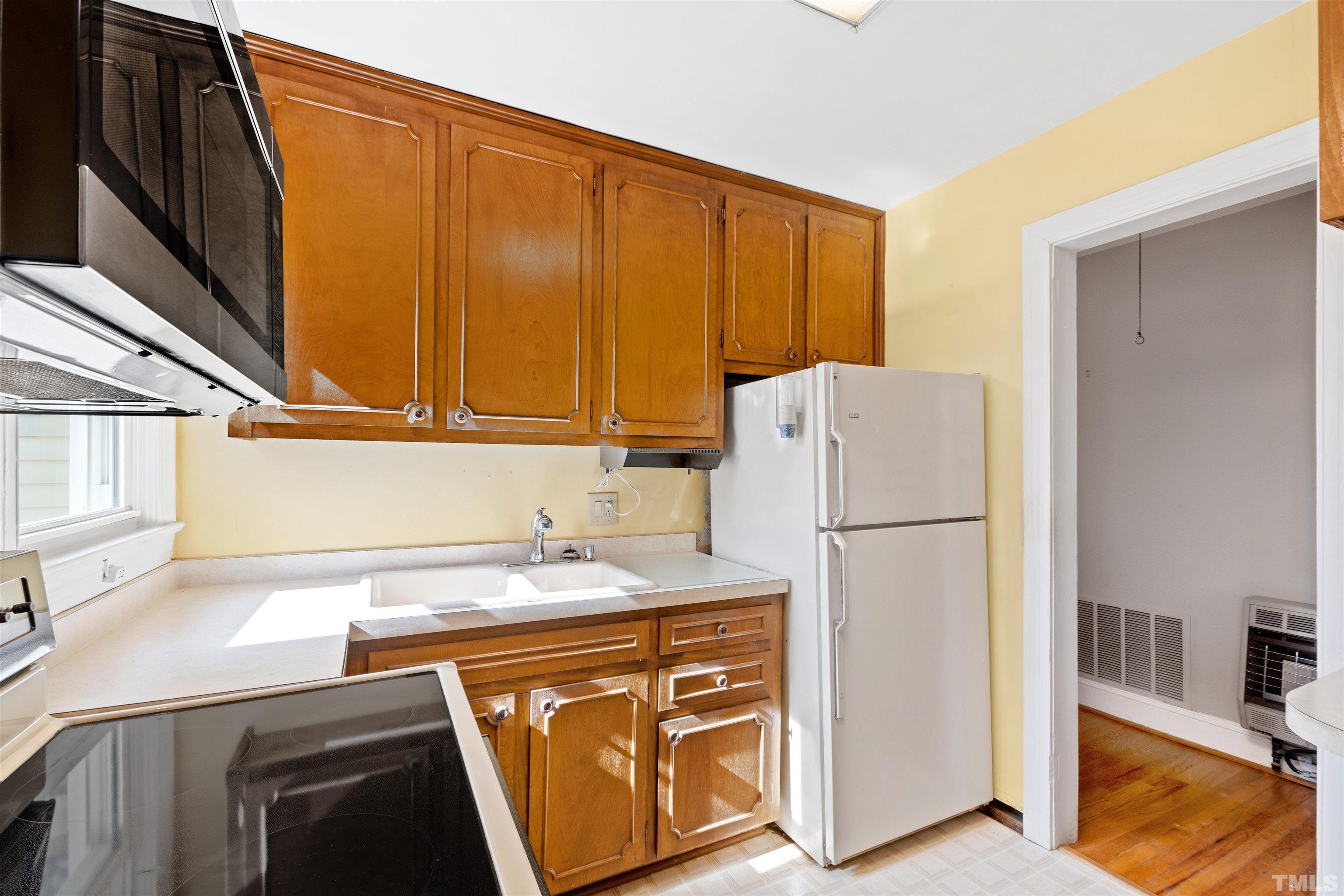 2713 Gordon Street Raleigh, NC 27608 - Photo 11 of 35 a utility room with dryer and washer