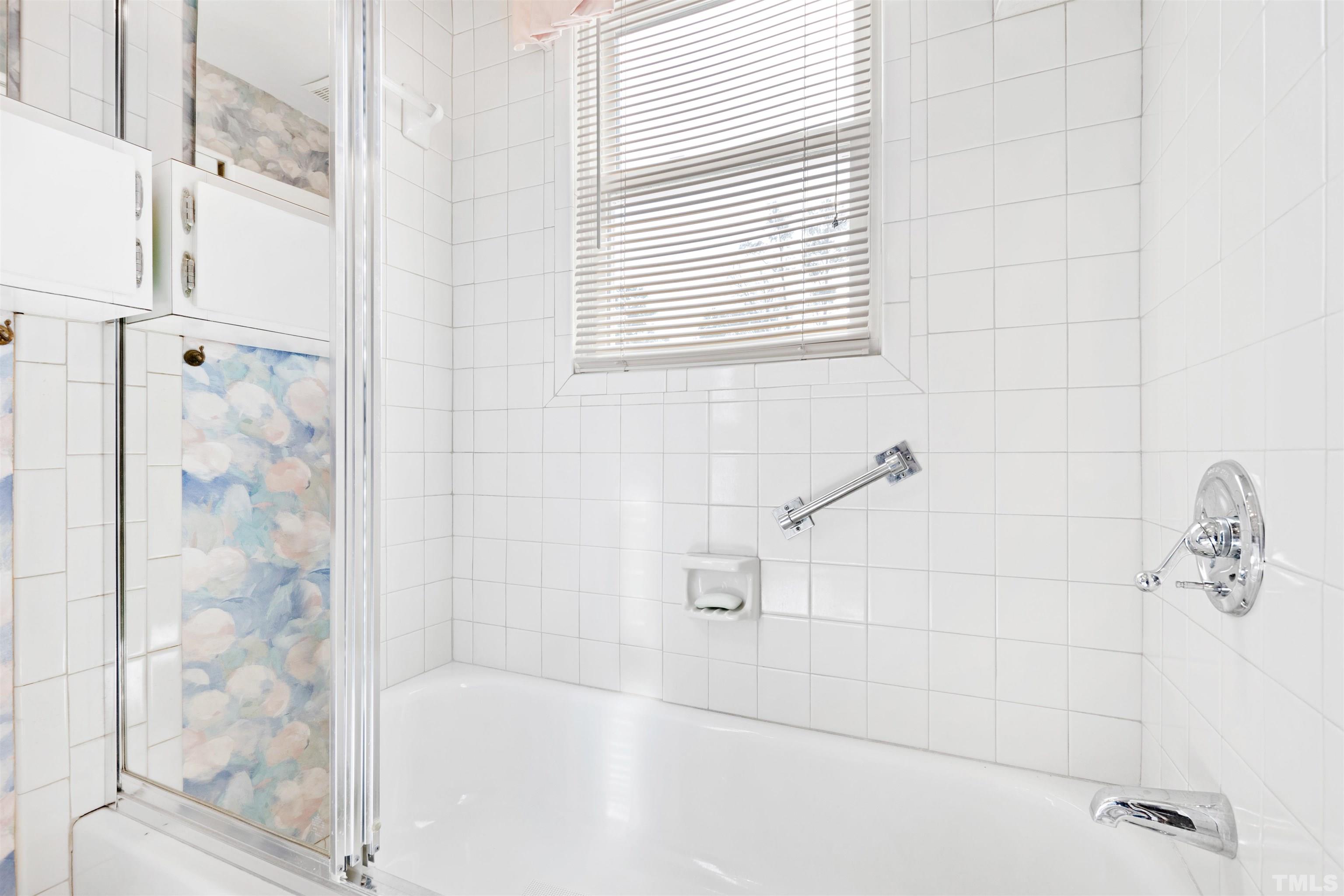 2713 Gordon Street Raleigh, NC 27608 - Photo 27 of 35 a bathroom with a bathtub