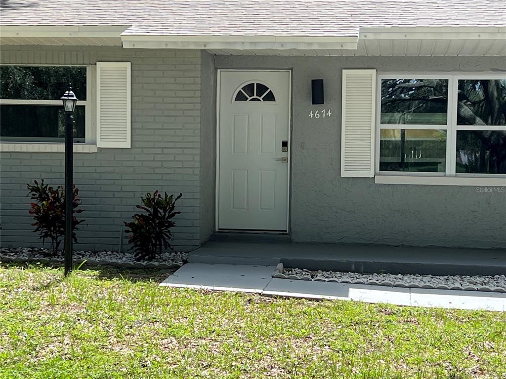 4674 Lighthouse Circle Orlando, FL 32808 - Photo 2 of 19