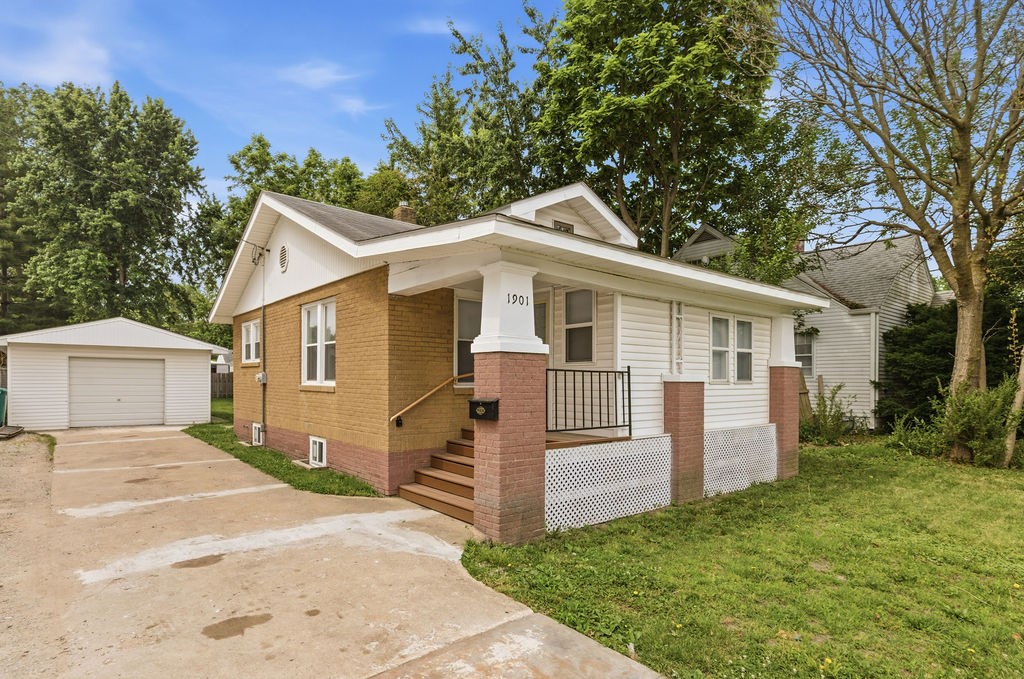 1901 West Grand Avenue Decatur, IL 62522 - Photo 1 of 23