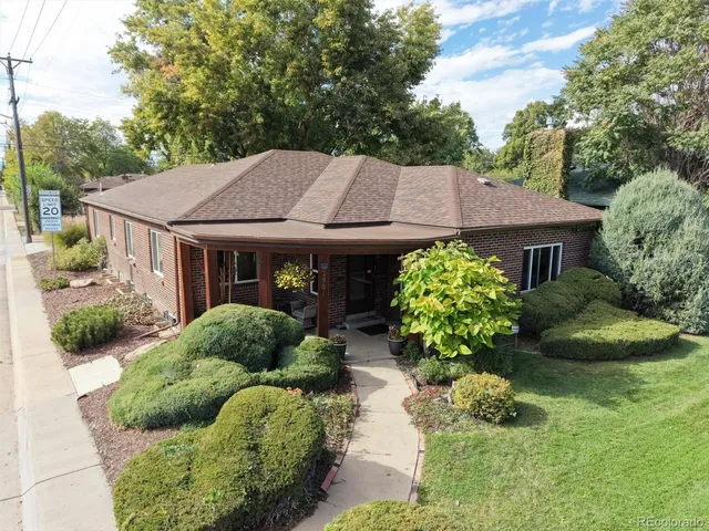 a view of house with garden