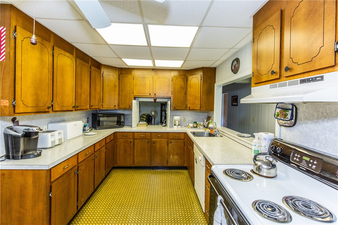 75 Wrentham Road Cumberland, RI 02864 - Photo 10 of 45
