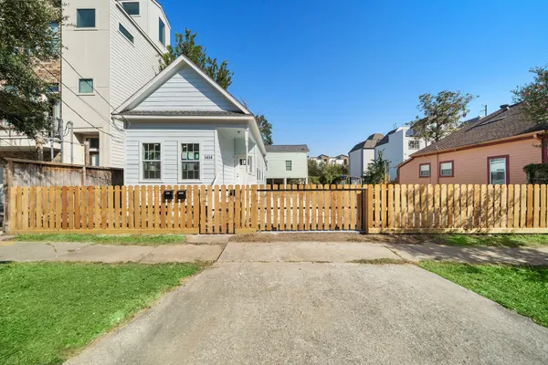 $1,450 | 1414 Shearn Street, Unit B, Houston, TX 77007