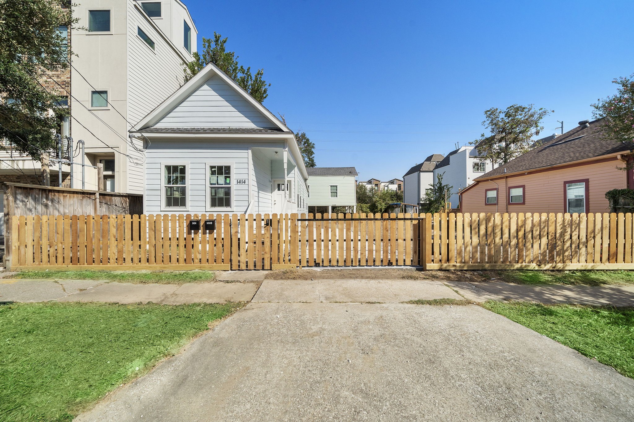 1414 Shearn Street, Unit B Houston, TX 77007 - Photo 8 of 10 1414 #B is the BACK unit (the pale green one)! Super cute 1 bed 1 bath - RECENTLY RENOVATED! Lease includes water and lawn care. NO PETS. Street parking