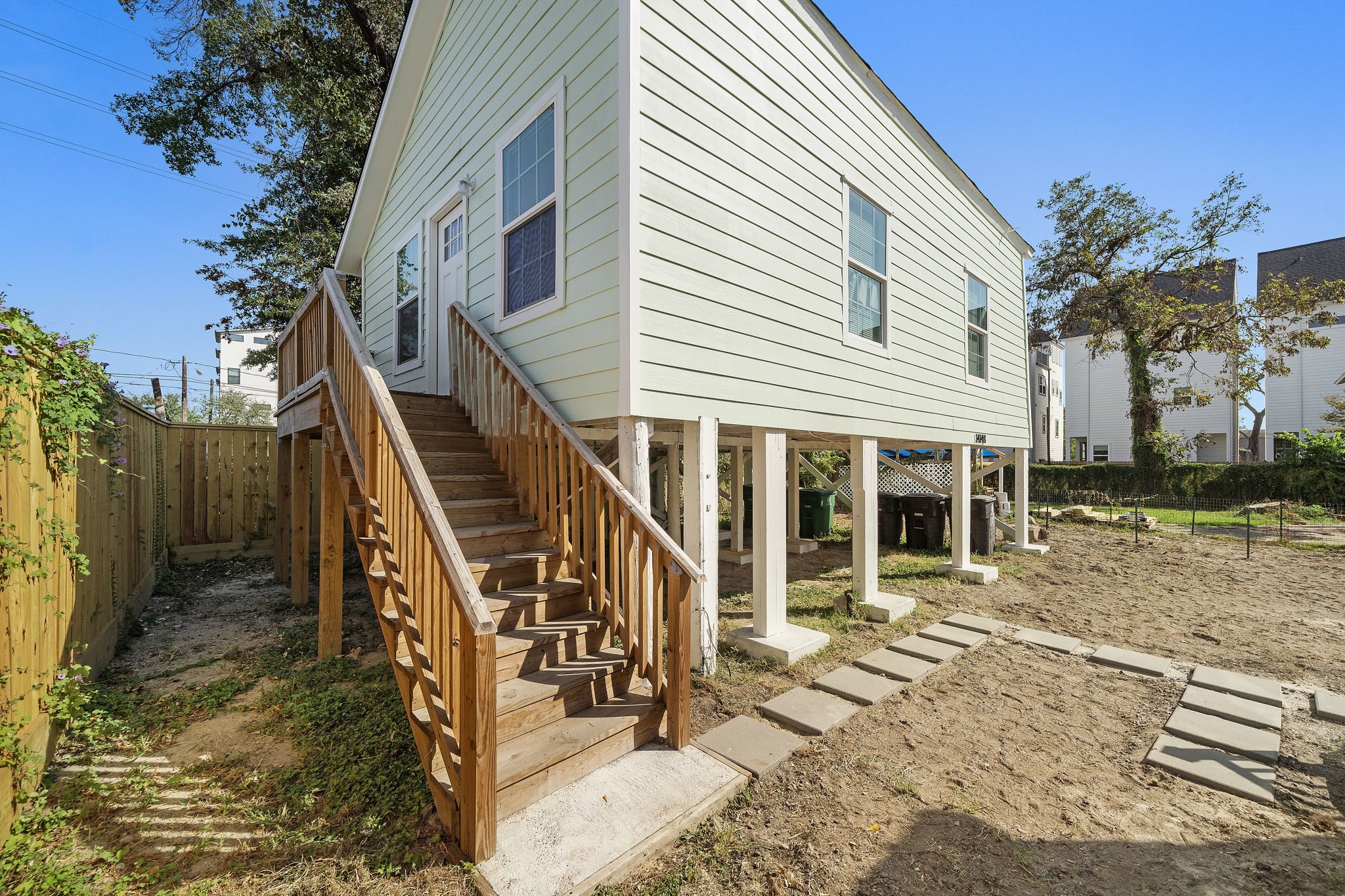 1414 Shearn Street, Unit B Houston, TX 77007 - Photo 9 of 10 Entry up to the front door. It has a little porch where you can sit outside with your morning coffee or evening drinks!