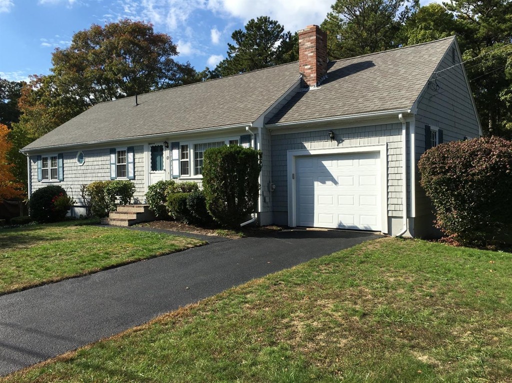 a view of a house with garden and yard